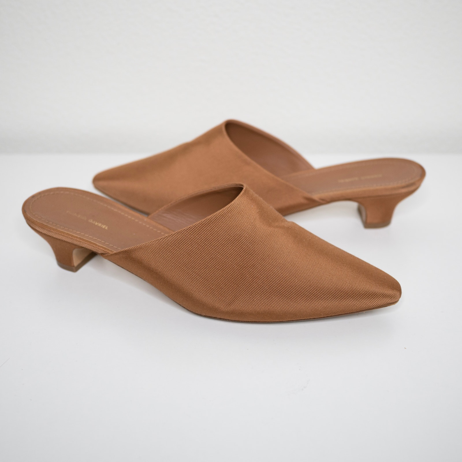 Mansur Gavriel Grosgrain Elegant Slide Caramel Brown Pointed Toe Sz 10 Us